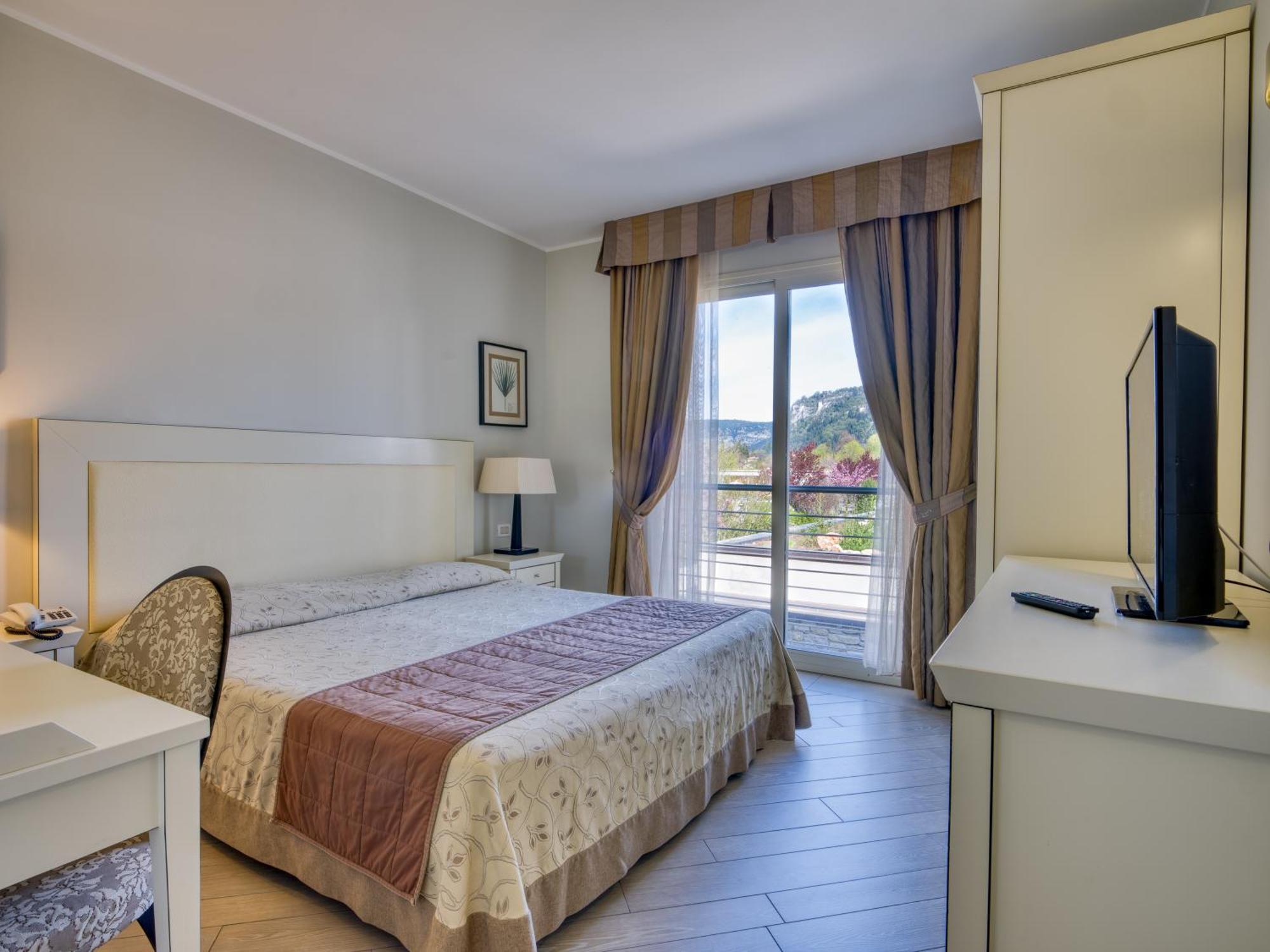 Parc Hotel Germano Suites & Apartments Бардолино Экстерьер фото